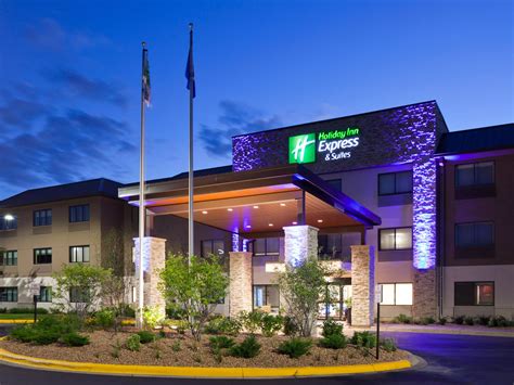 Holiday Inn Express Hotel & Suites Minneapolis。